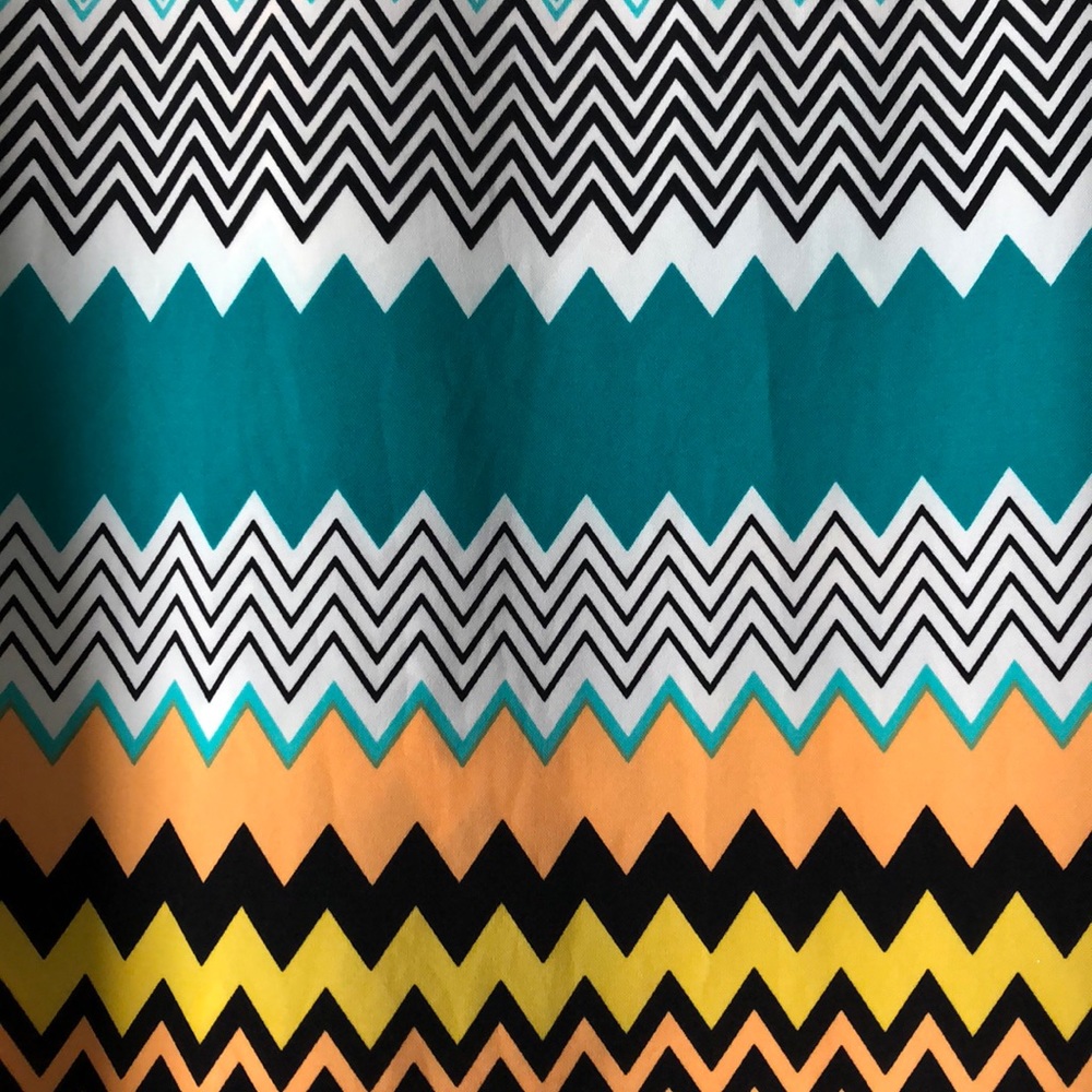 Francesca’s Geometric Top - Picture 2 of 4